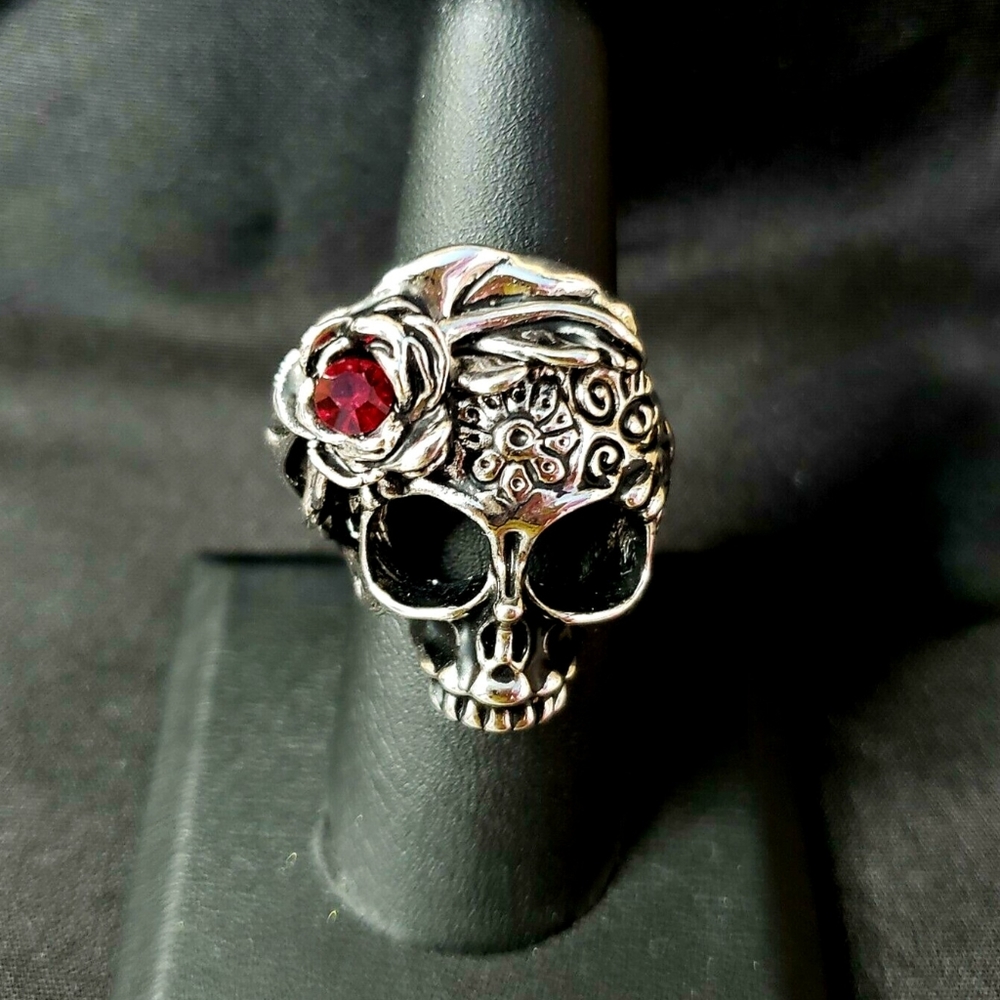 Large Skull Ring, Desert Rose, Goth Punk Metal, Silvertone, Size 8